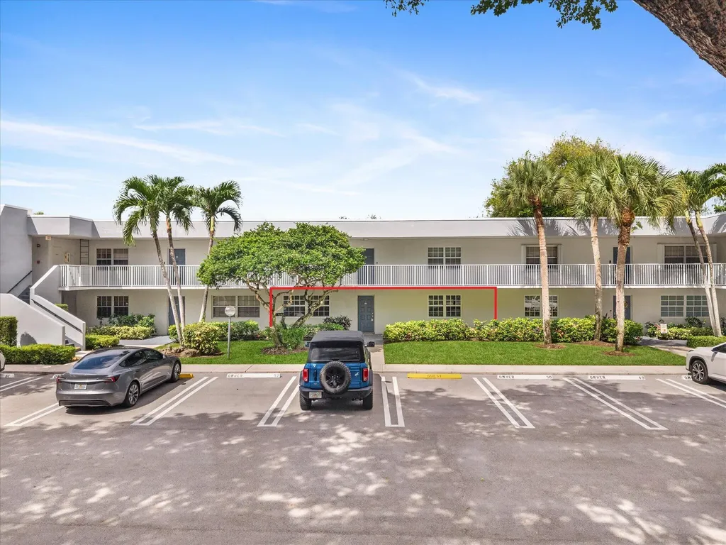 4240 Oaks Terrace Pompano Beach FL 33069