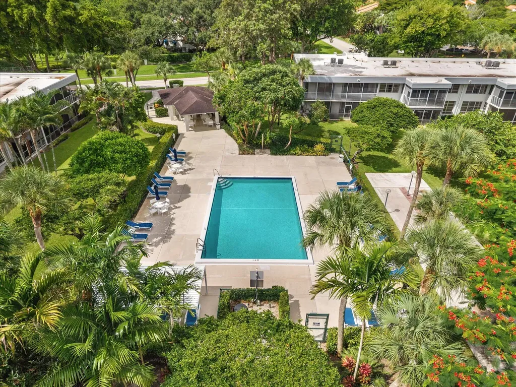 4240 Oaks Terrace Pompano Beach FL 33069