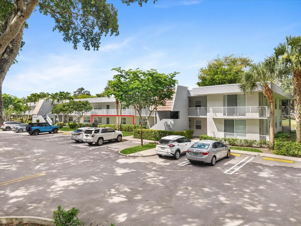 4240 Oaks Terrace Pompano Beach FL 33069
