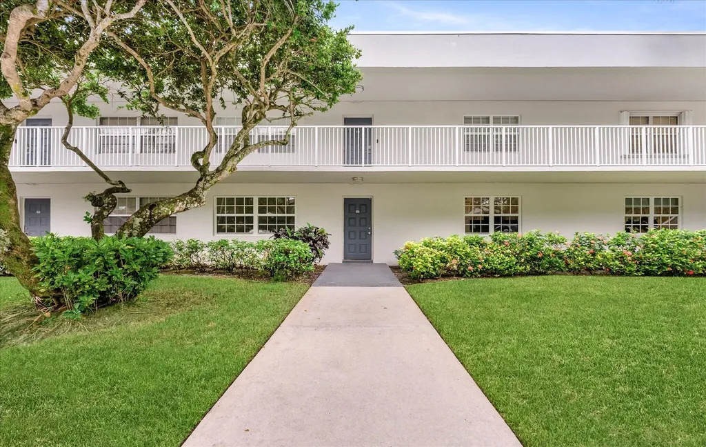 4240 Oaks Terrace Pompano Beach FL 33069