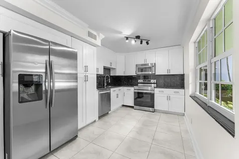 4240 Oaks Terrace Pompano Beach FL 33069