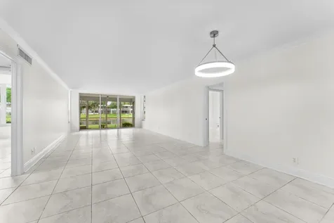 4240 Oaks Terrace Pompano Beach FL 33069
