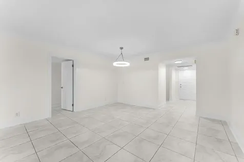4240 Oaks Terrace Pompano Beach FL 33069