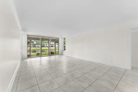 4240 Oaks Terrace Pompano Beach FL 33069