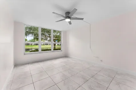 4240 Oaks Terrace Pompano Beach FL 33069