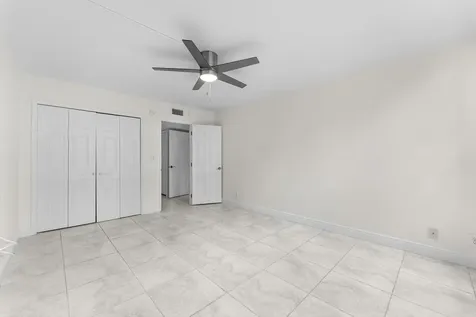 4240 Oaks Terrace Pompano Beach FL 33069