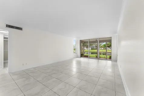 4240 Oaks Terrace Pompano Beach FL 33069