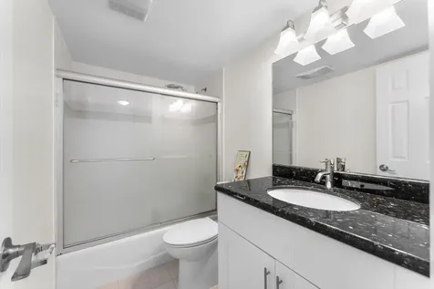 4240 Oaks Terrace Pompano Beach FL 33069
