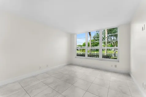 4240 Oaks Terrace Pompano Beach FL 33069