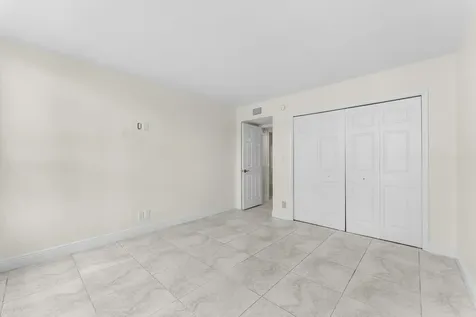 4240 Oaks Terrace Pompano Beach FL 33069