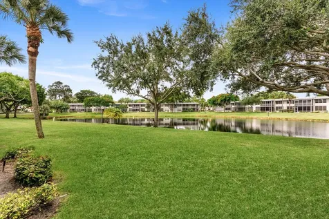 4240 Oaks Terrace Pompano Beach FL 33069