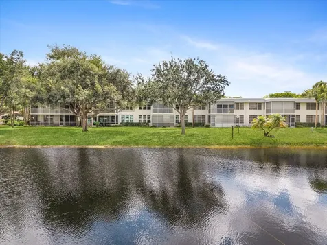 4240 Oaks Terrace Pompano Beach FL 33069