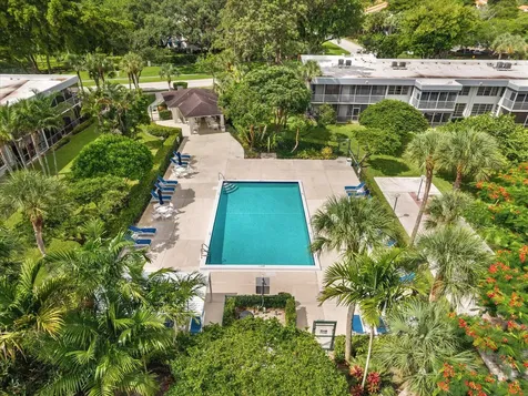 4240 Oaks Terrace Pompano Beach FL 33069