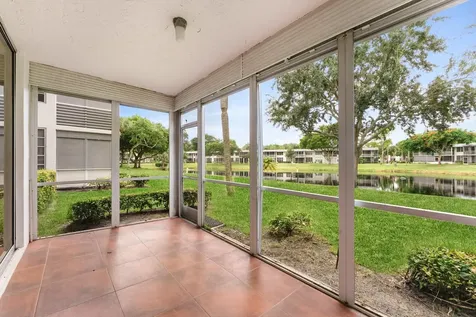 4240 Oaks Terrace Pompano Beach FL 33069