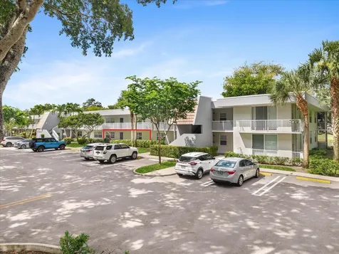 4240 Oaks Terrace Pompano Beach FL 33069
