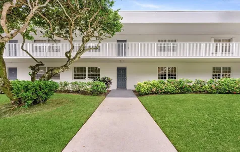 4240 Oaks Terrace Pompano Beach FL 33069