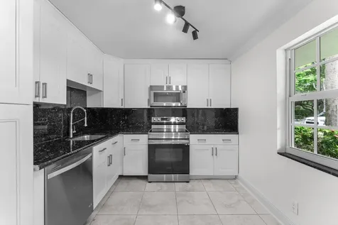4240 Oaks Terrace Pompano Beach FL 33069