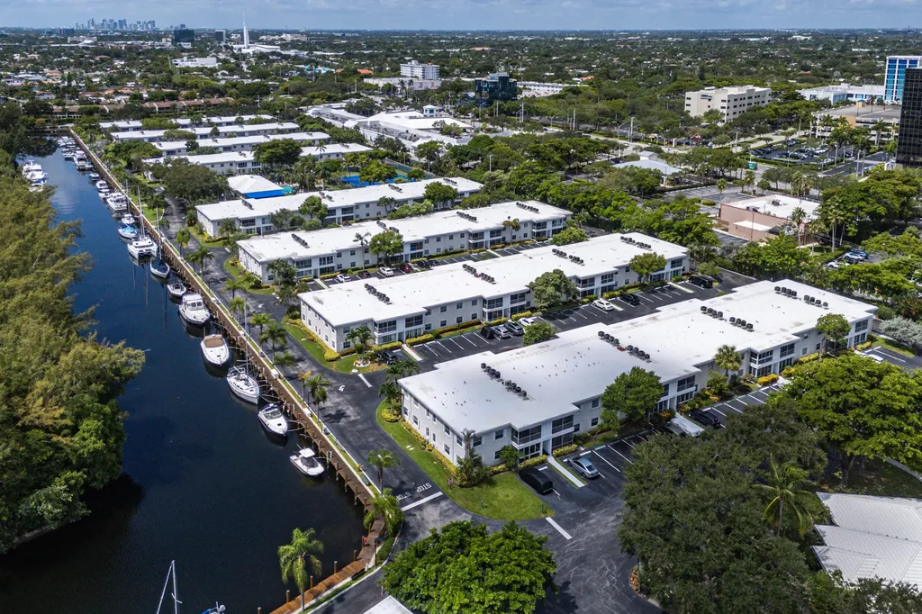 6319 Bay Club Drive Fort Lauderdale FL 33308