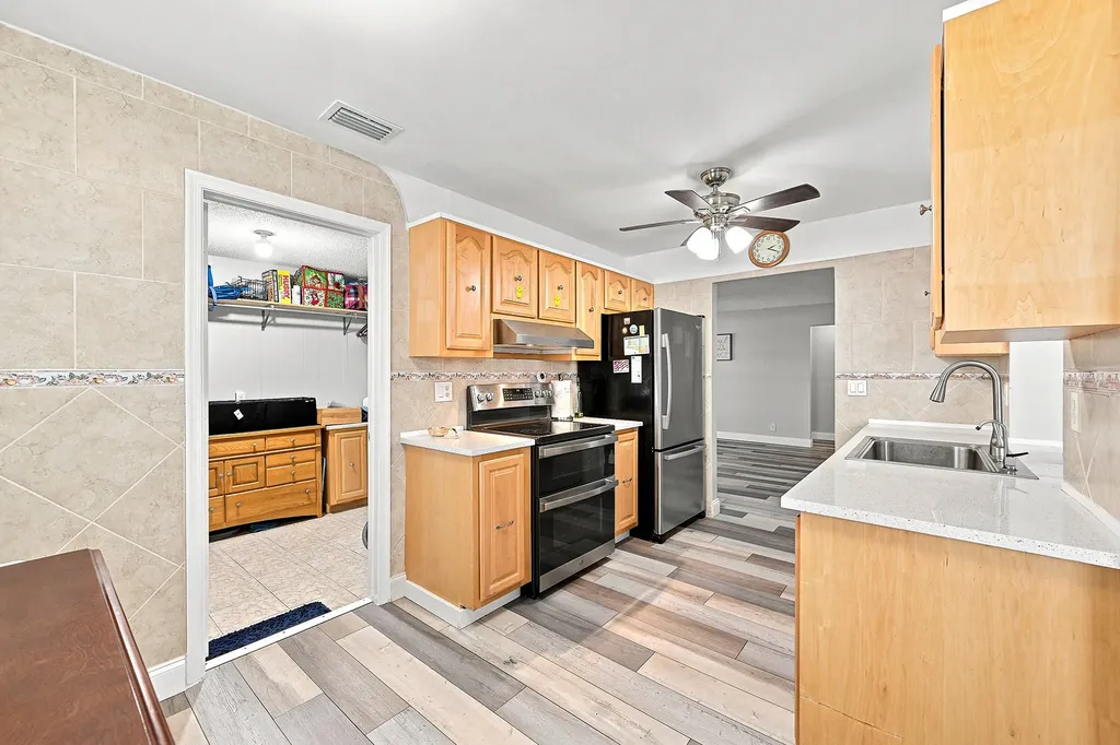 8960 NW 12th Place Plantation FL 33322