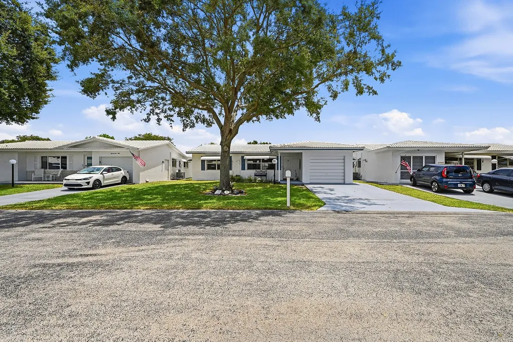 8960 NW 12th Place Plantation FL 33322