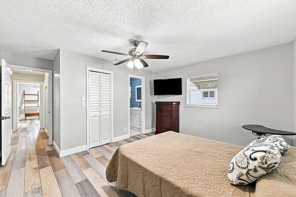 8960 NW 12th Place Plantation FL 33322