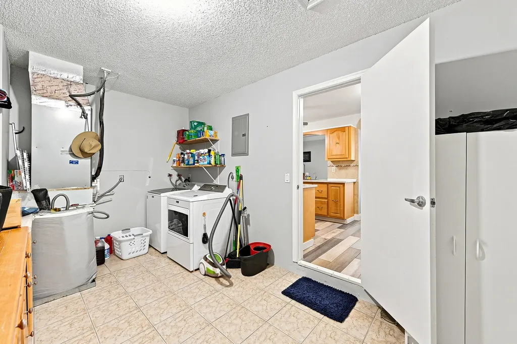 8960 NW 12th Place Plantation FL 33322