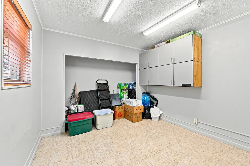 8960 NW 12th Place Plantation FL 33322