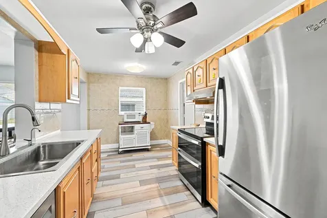 8960 NW 12th Place Plantation FL 33322