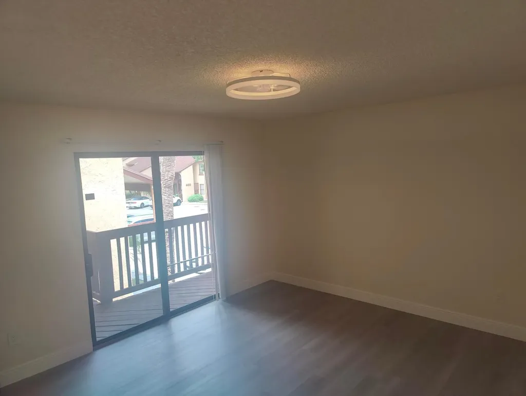 302 Lakeview Drive E Royal Palm Beach FL 33411