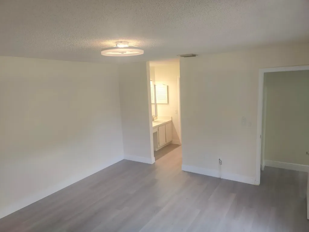 302 Lakeview Drive E Royal Palm Beach FL 33411