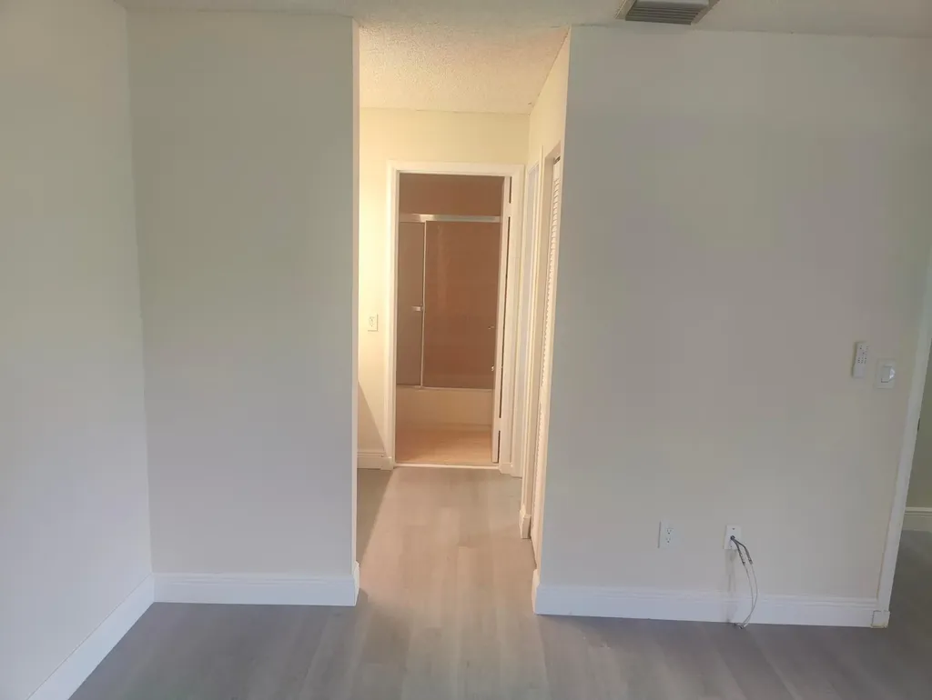 302 Lakeview Drive E Royal Palm Beach FL 33411