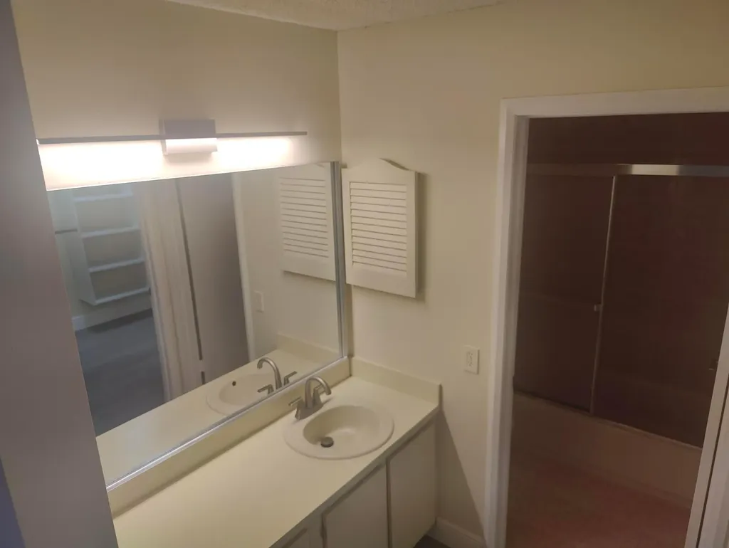 302 Lakeview Drive E Royal Palm Beach FL 33411