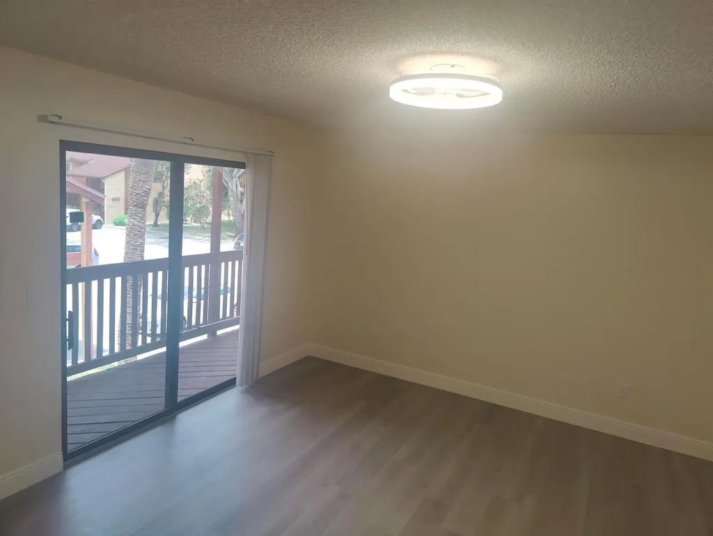 302 Lakeview Drive E Royal Palm Beach FL 33411
