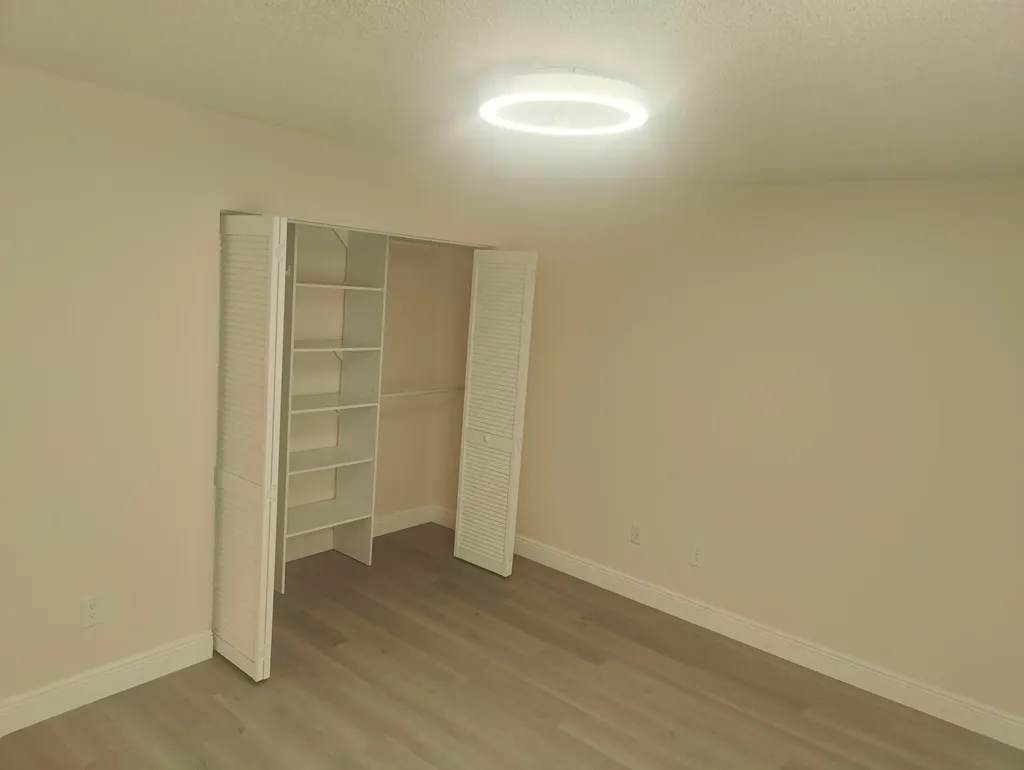 302 Lakeview Drive E Royal Palm Beach FL 33411