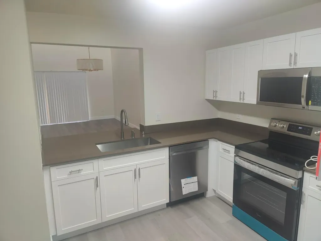 302 Lakeview Drive E Royal Palm Beach FL 33411