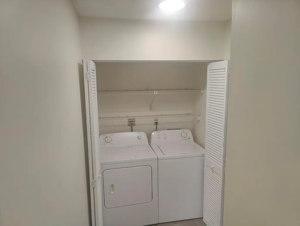 302 Lakeview Drive E Royal Palm Beach FL 33411
