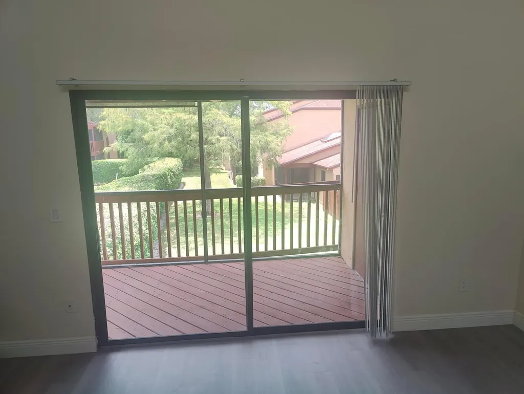 302 Lakeview Drive E Royal Palm Beach FL 33411