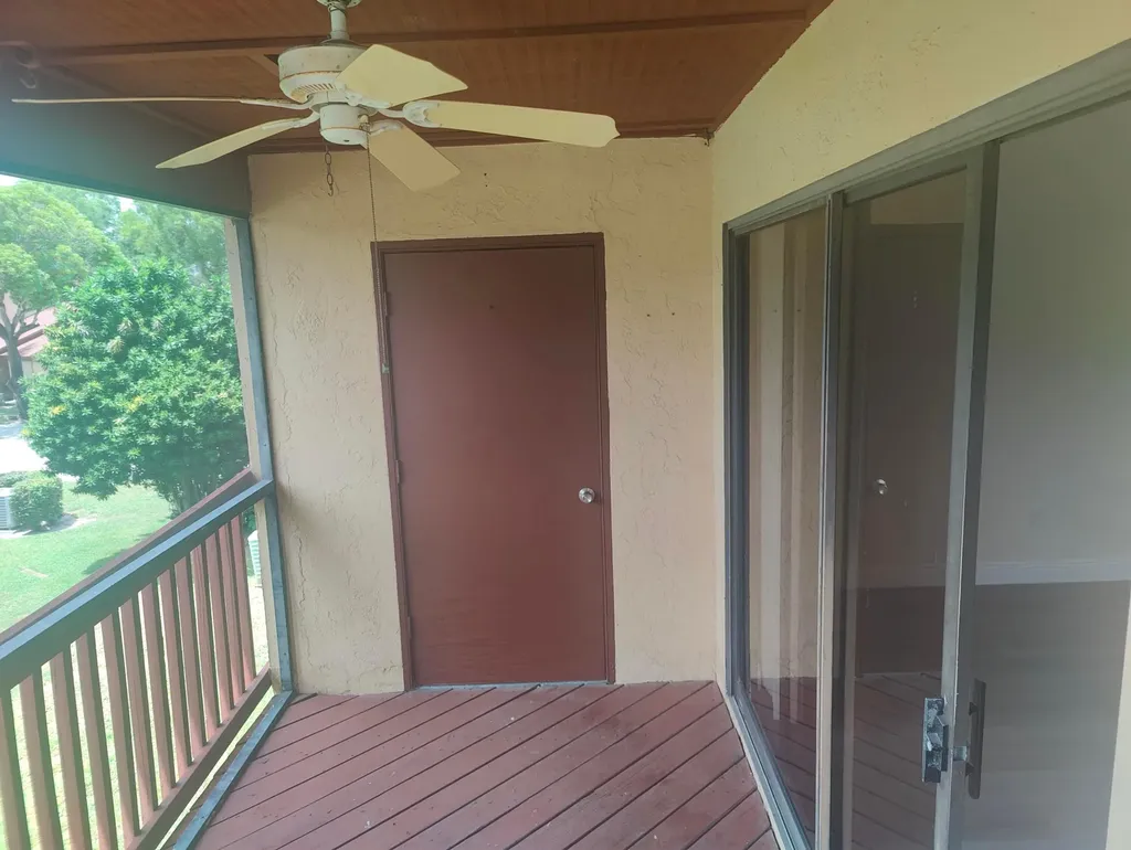 302 Lakeview Drive E Royal Palm Beach FL 33411