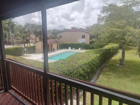 302 Lakeview Drive E Royal Palm Beach FL 33411