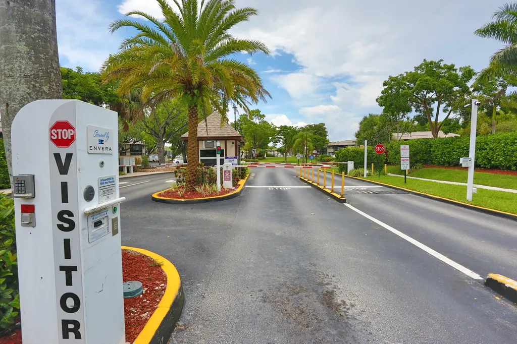 9968 N Belfort Circle Tamarac FL 33321