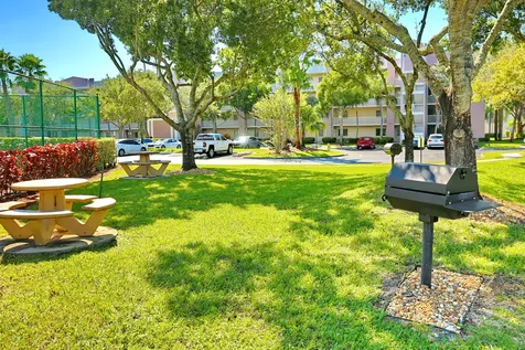 9968 N Belfort Circle Tamarac FL 33321