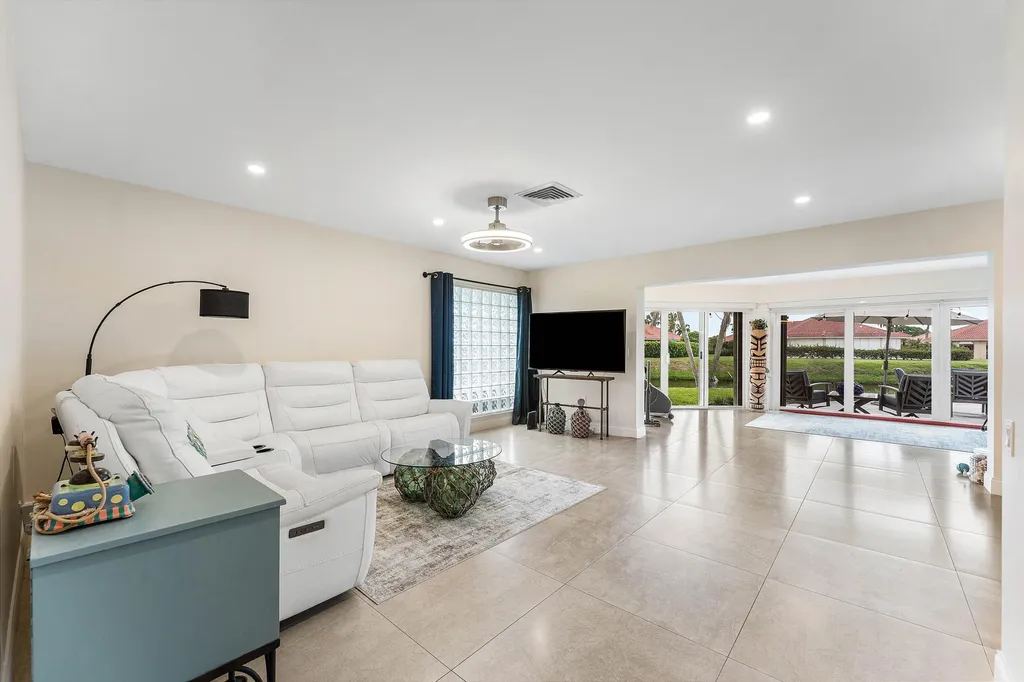 362 Yorktowne Circle Atlantis FL 33462
