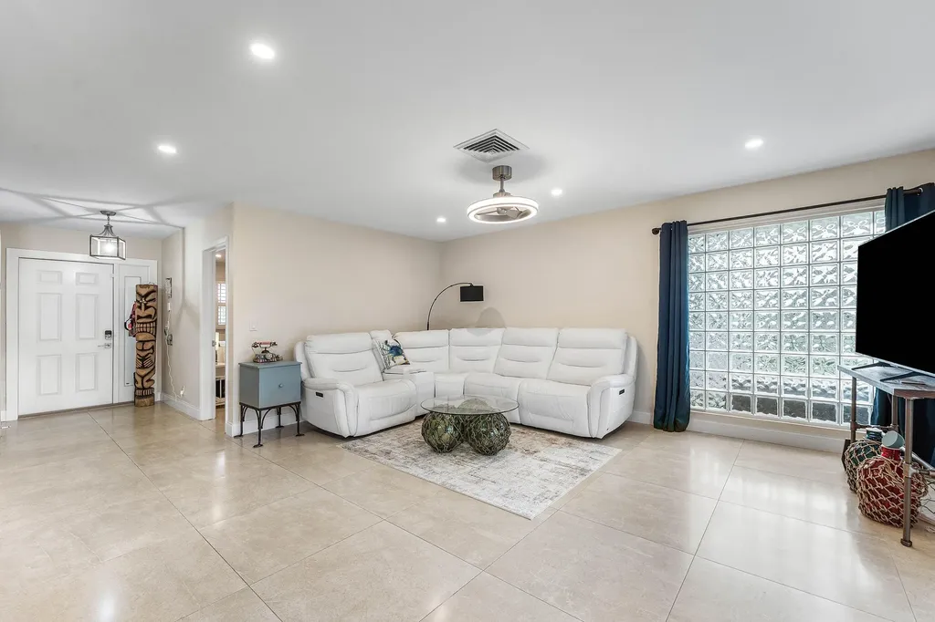 362 Yorktowne Circle Atlantis FL 33462