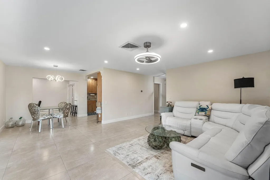 362 Yorktowne Circle Atlantis FL 33462