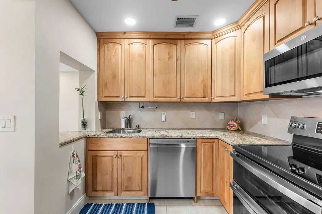362 Yorktowne Circle Atlantis FL 33462