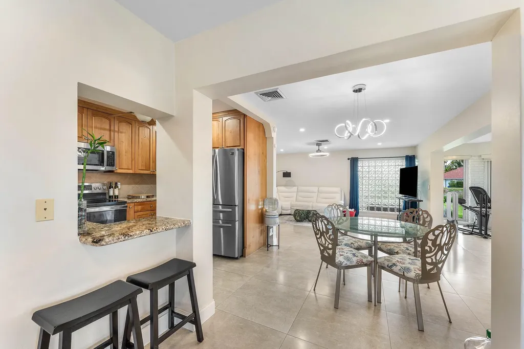 362 Yorktowne Circle Atlantis FL 33462