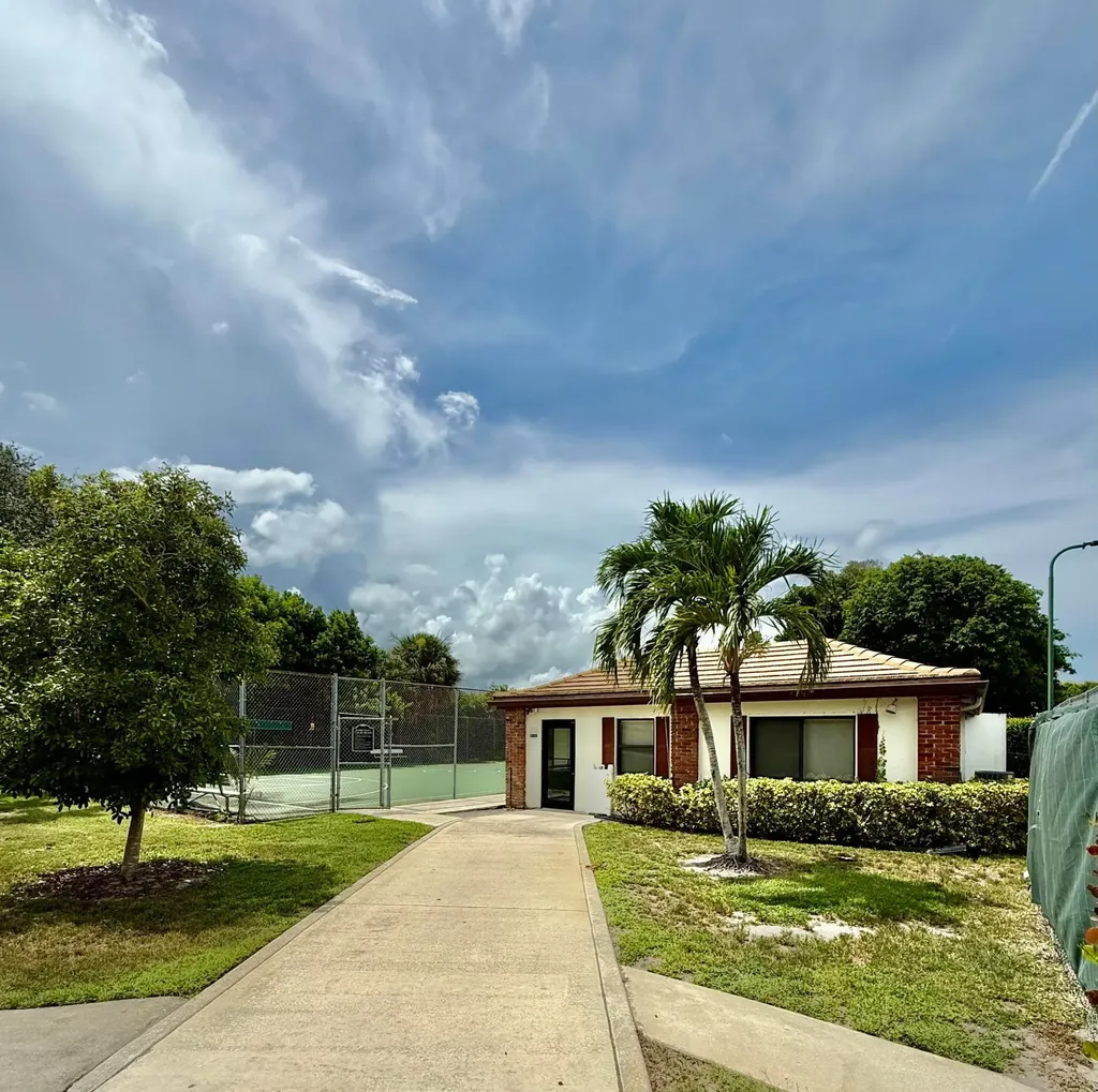 362 Yorktowne Circle Atlantis FL 33462