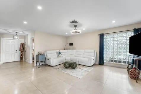 362 Yorktowne Circle Atlantis FL 33462