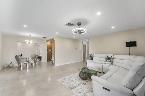 362 Yorktowne Circle Atlantis FL 33462