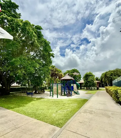 362 Yorktowne Circle Atlantis FL 33462